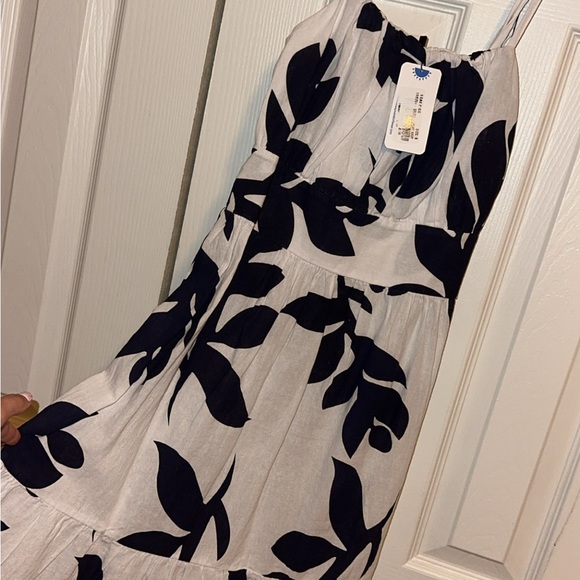 Dress - Picture 2 of 5